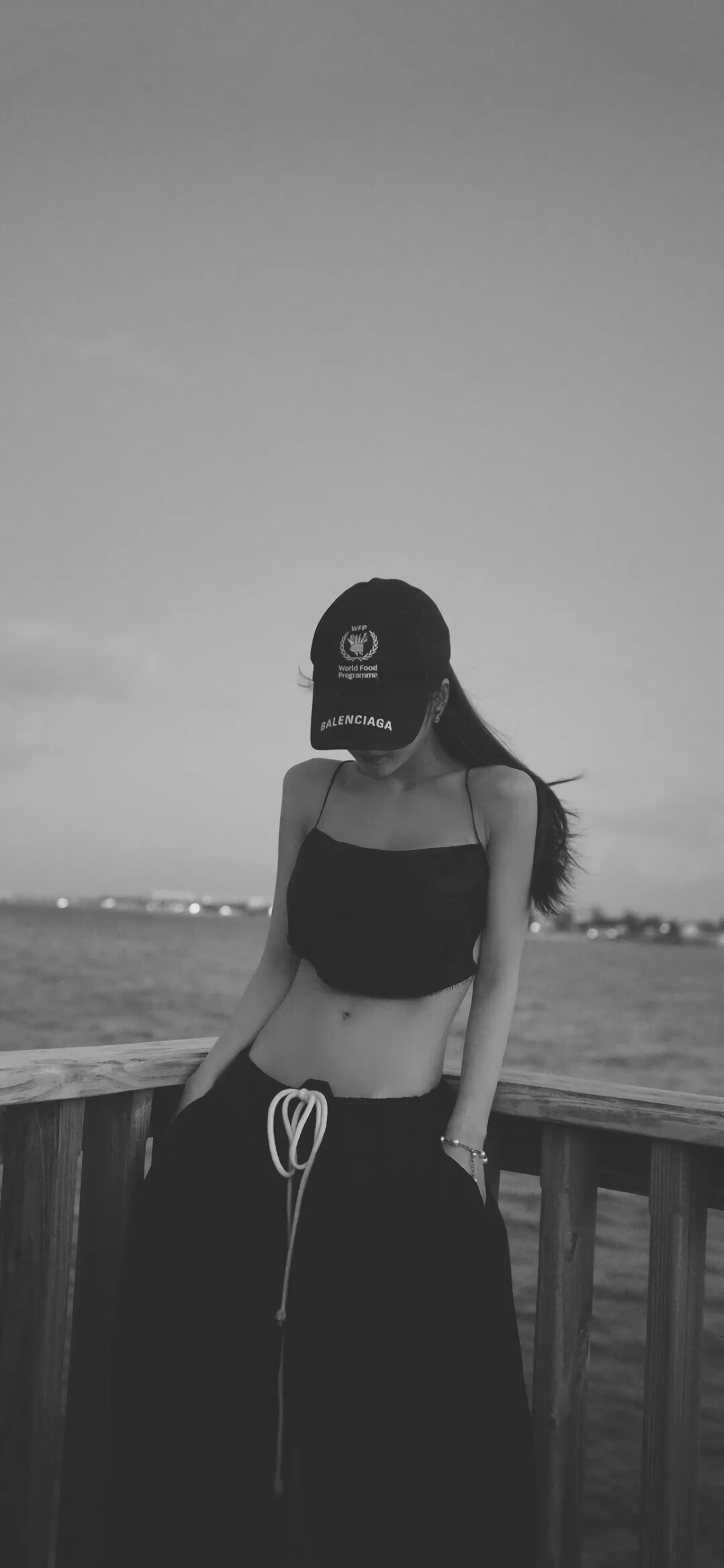 美女壁纸海边倩影今日头条_美女头像