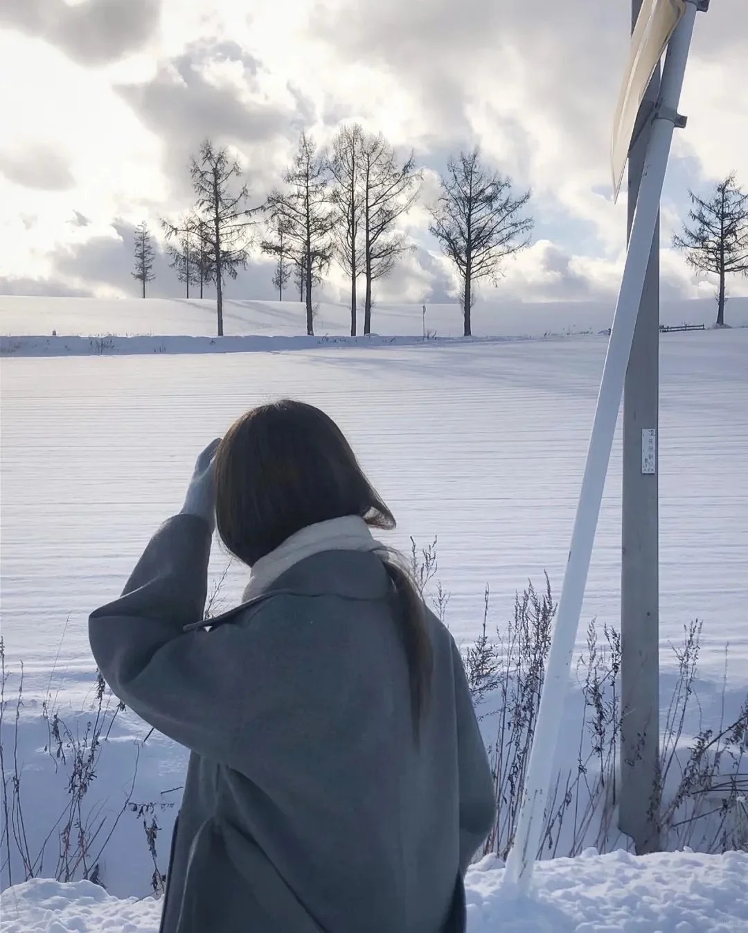 干净青年女人完美皮肤自然美纯净背景分离肖像人的眼睛欢乐_美女照片.可爱霸气