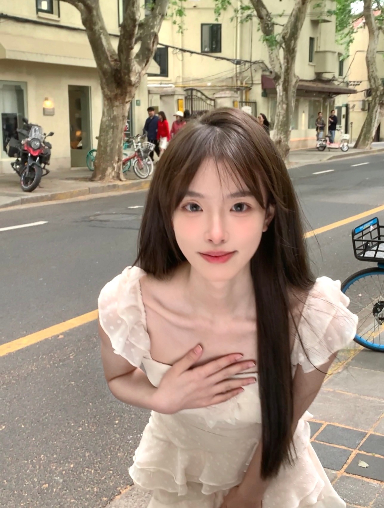 阳光藏在草帽里_美女头像真人很吸引人