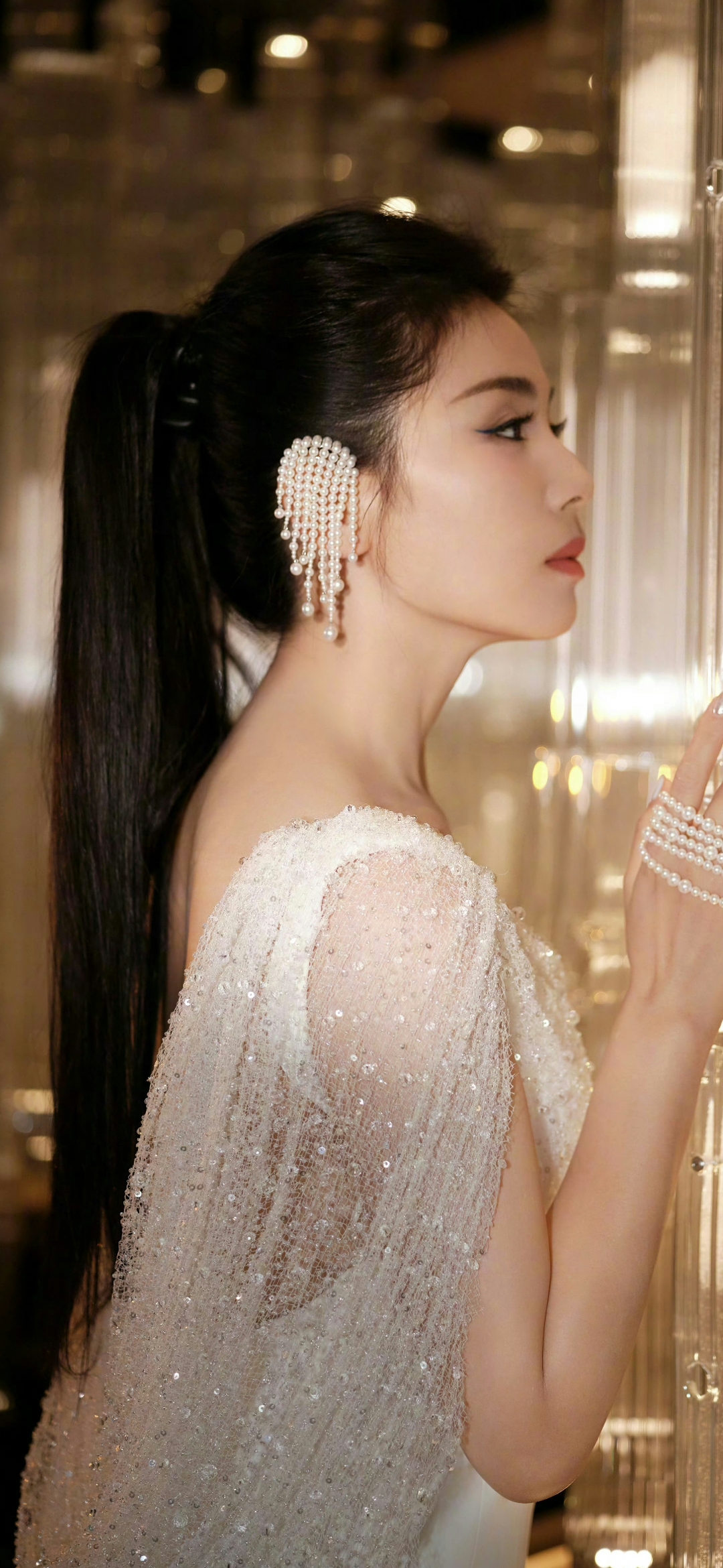 国潮妆容彩妆眼妆唇妆护肤美妆美女微笑笑容模特医美女装酷流行时尚珠宝高清照片摄影身材彩妆写真大片意境优雅高级色彩整容素材海报人物美容网红护肤性感小清新女模美背复古甜美性冷淡造型法式港风发型欧美写真仙气_美女图片微信头像