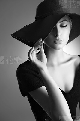 刘海发型短发美女_美女壁纸全屏
