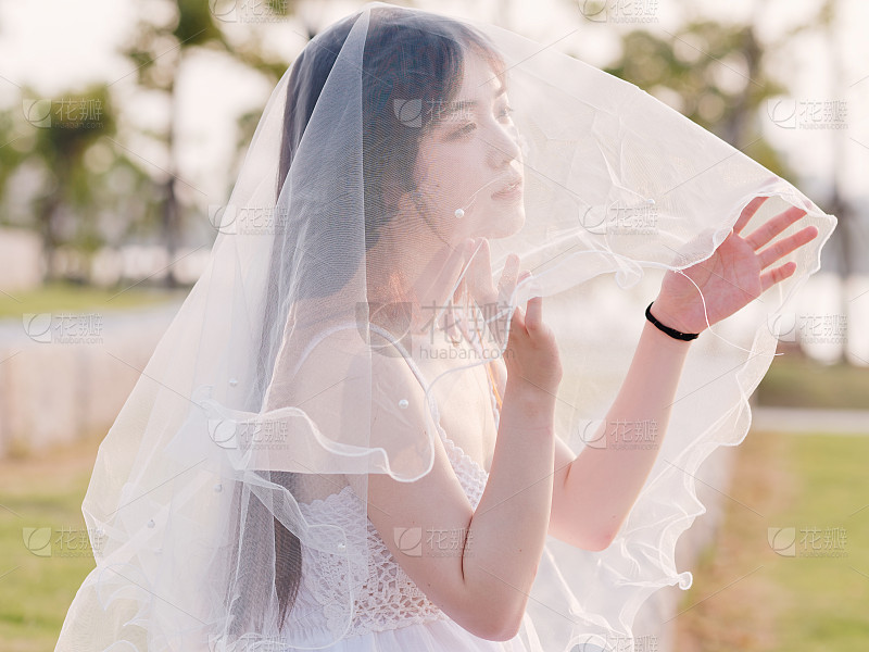 蝴蝶山自然美女孩垂直画幅天空风曙暮光仅成年人青年人_美女图片微信头像高清头像