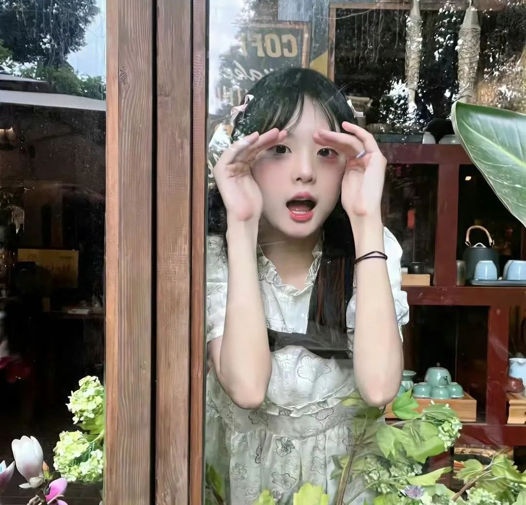 美女头像真人背影_美女自拍
