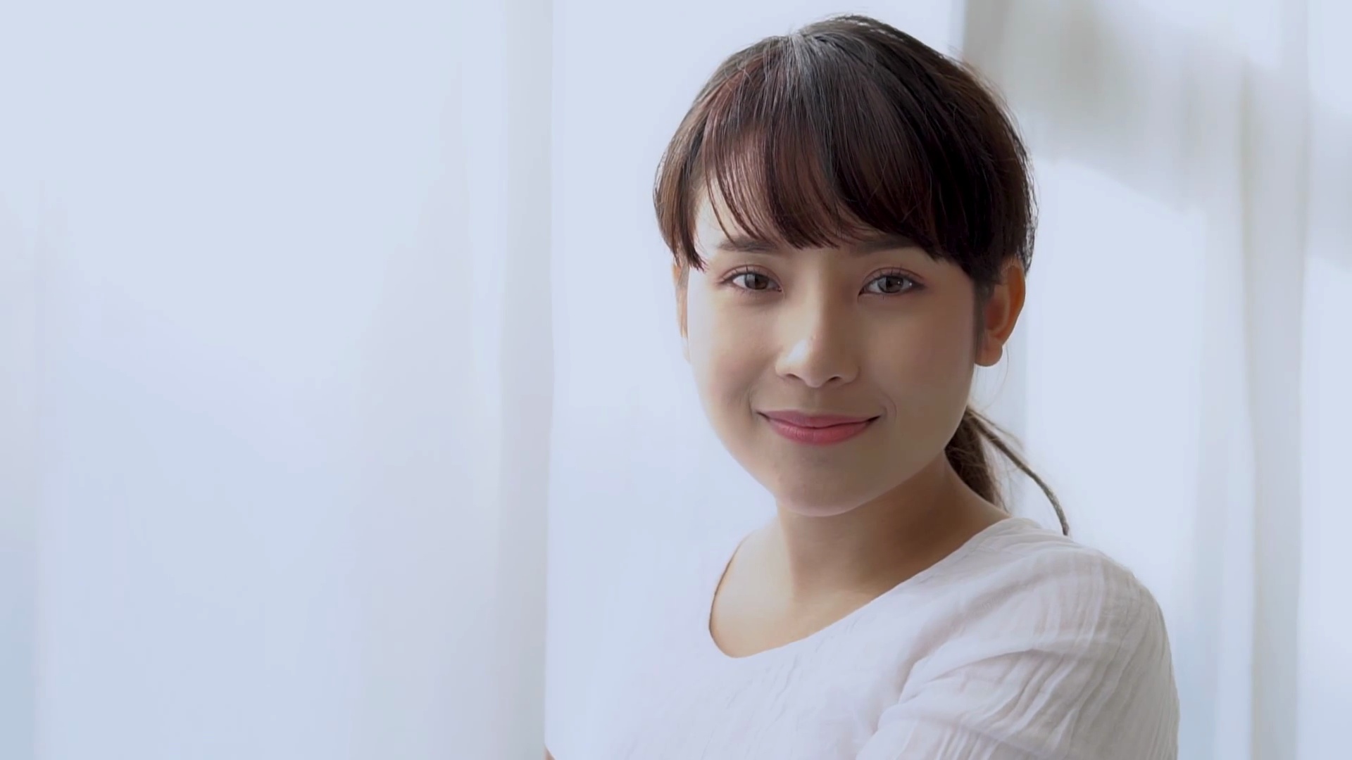 小清新美女手指头嘴唇美女壁纸_美女头像