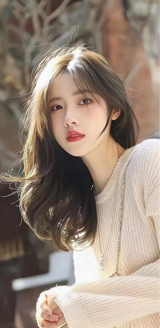 无水印美女壁纸吃瓜的动态_美女图片微信头像背影
