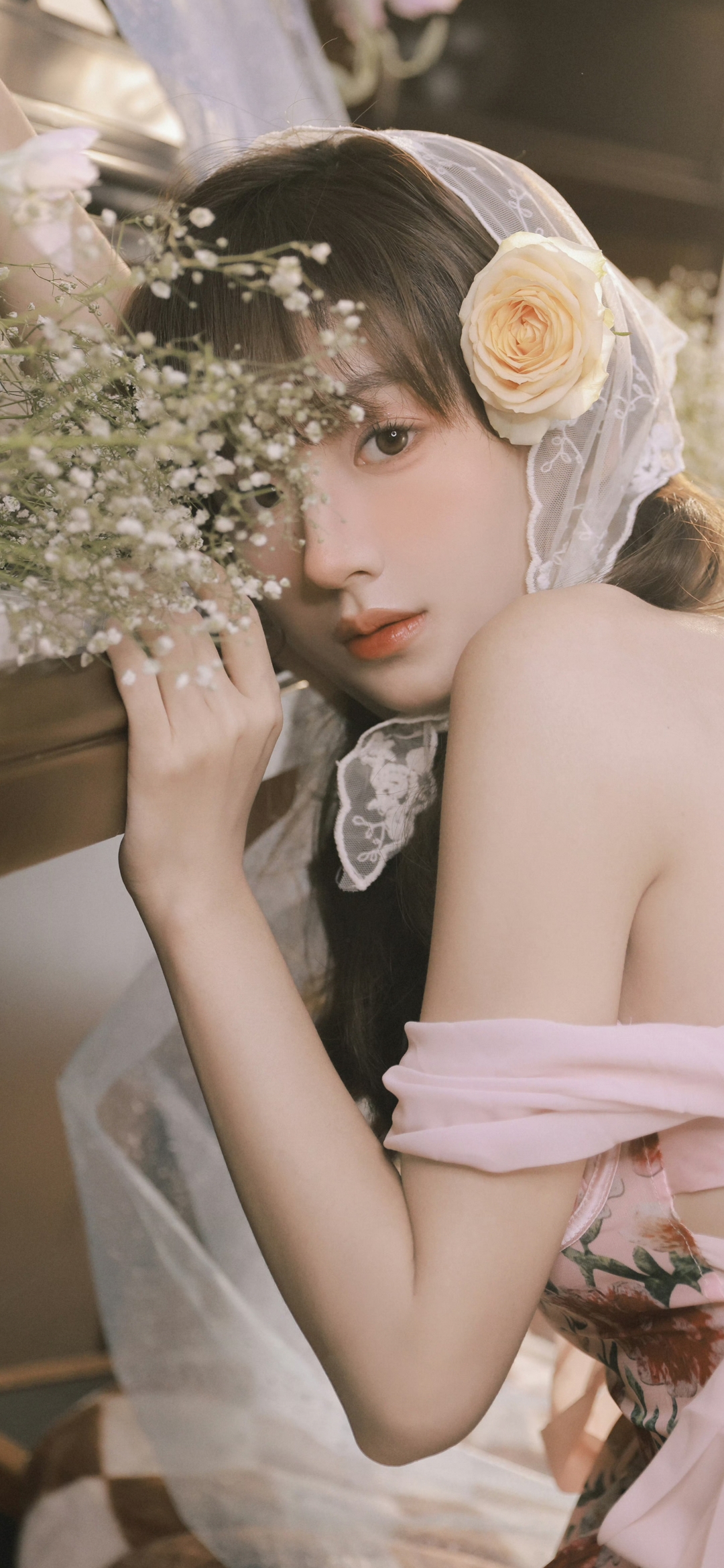 通用你好秋天季节晒照简约模板_美女壁纸全屏