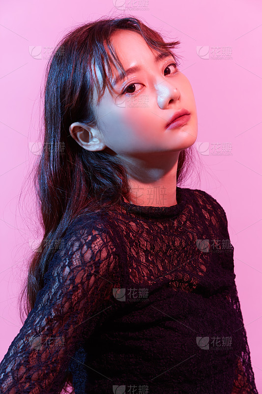 文体娱乐晒照卡点酷炫杂志竖版视频_美女自拍旅游头像