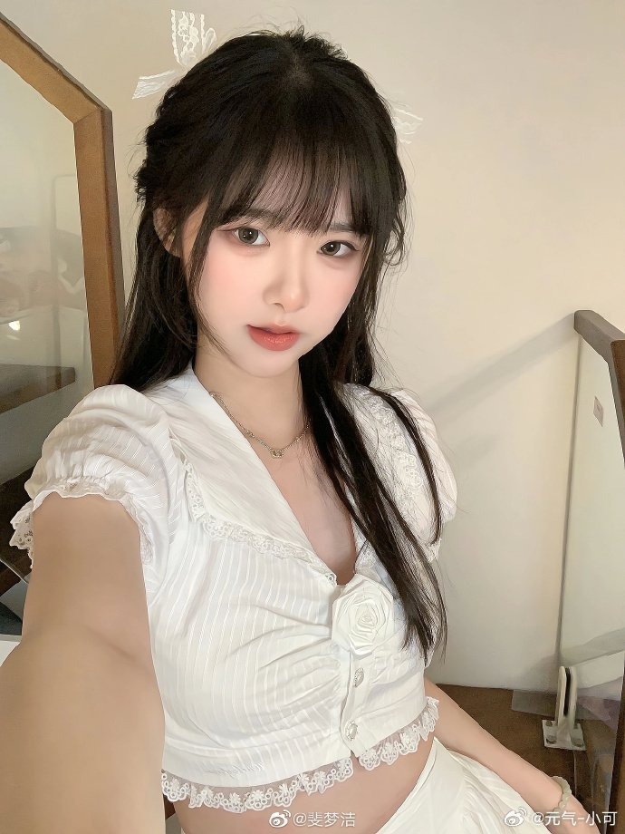 三人自拍小红书_美女照片