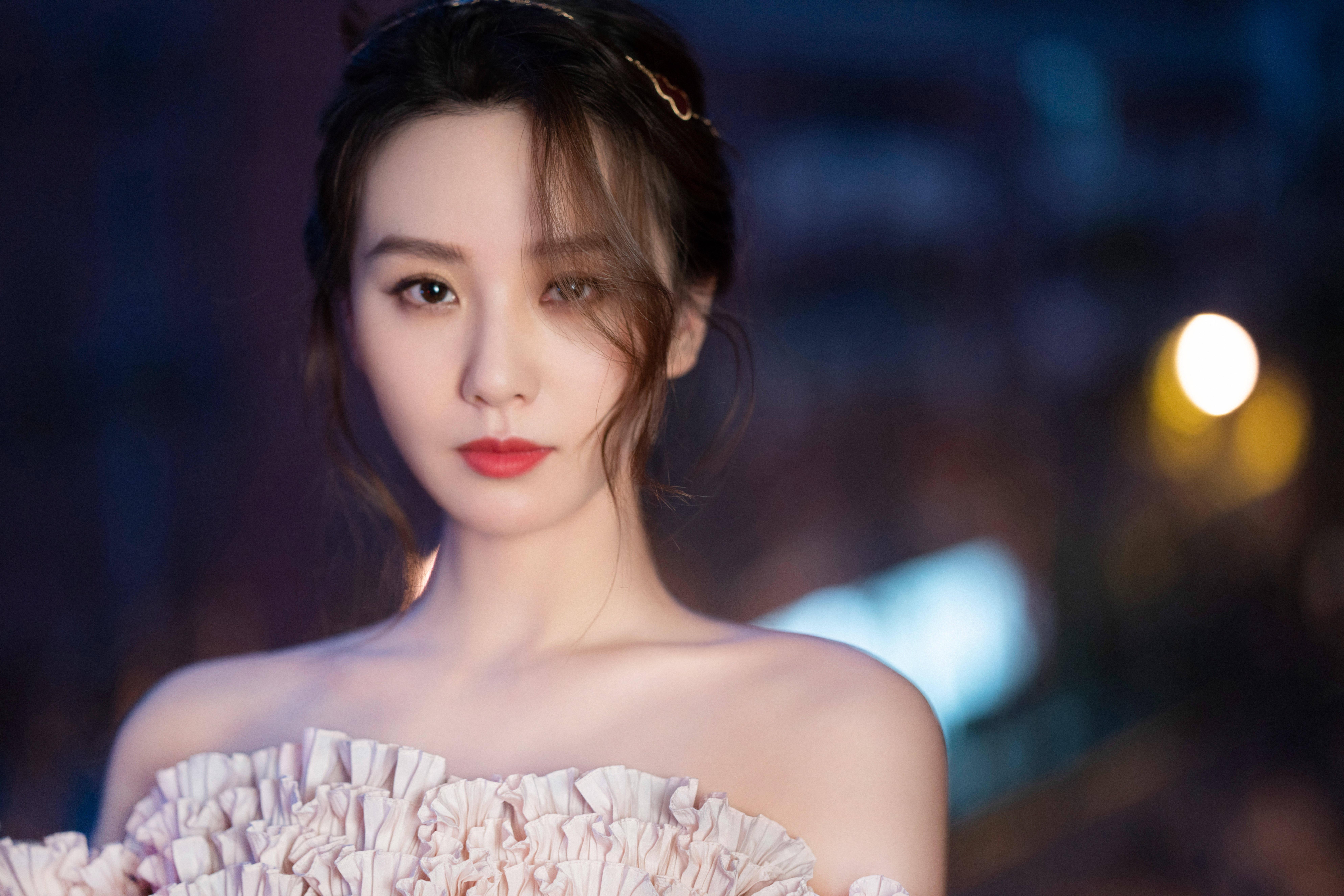 国色天香一线二线三线美女壁纸手机壁纸