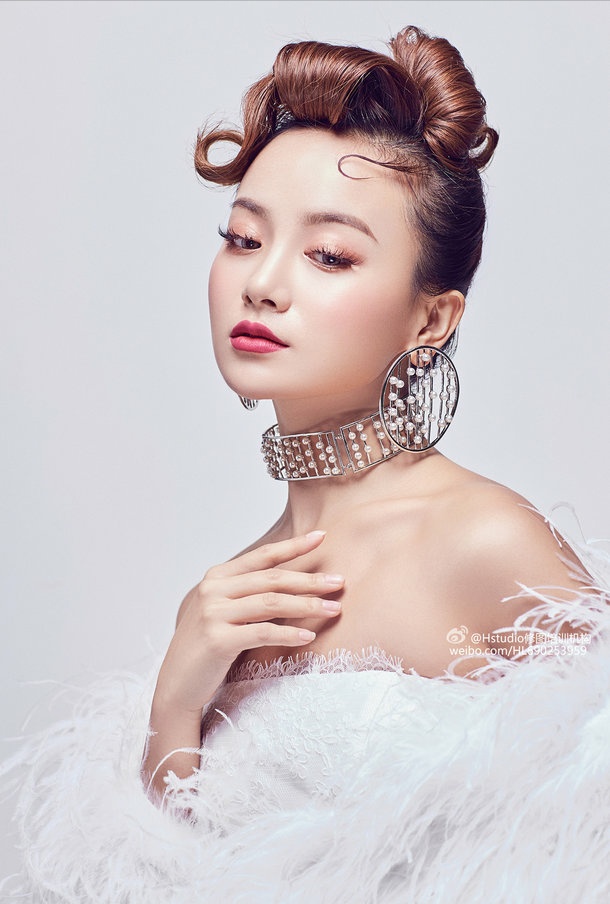美女照片。_美女照片游泳写真素材