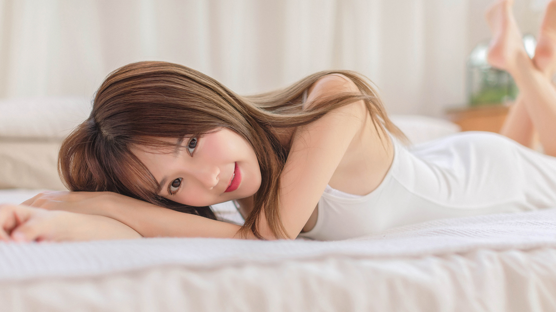 李知恩光唯美高清美女壁纸_美女照片真实