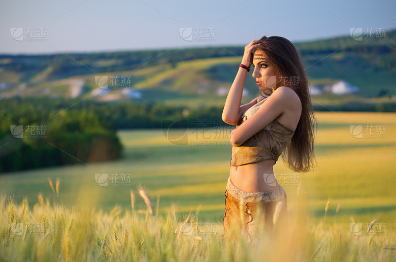 手绘儿童元素_美女高雅造型