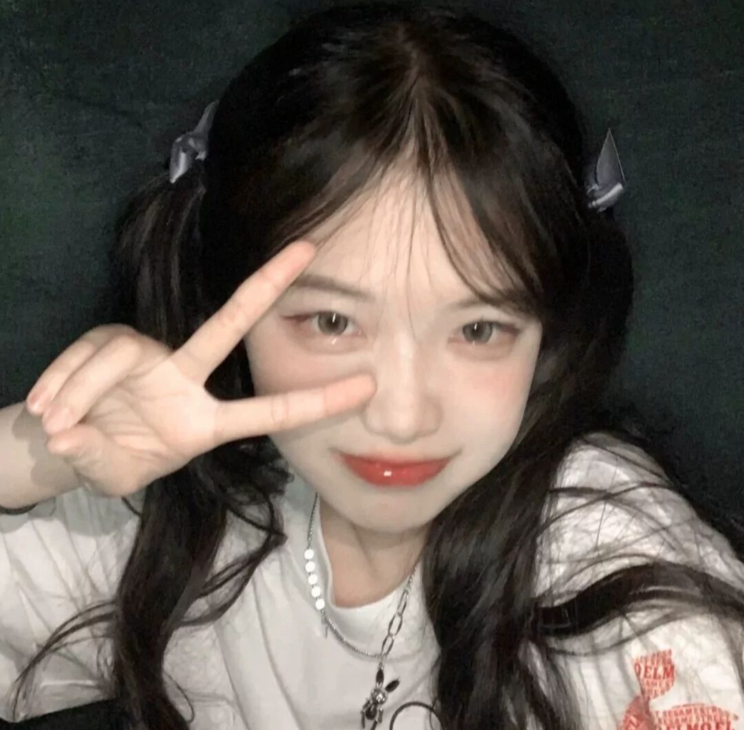 朋友请吃饭 烧烤季美女高雅造型