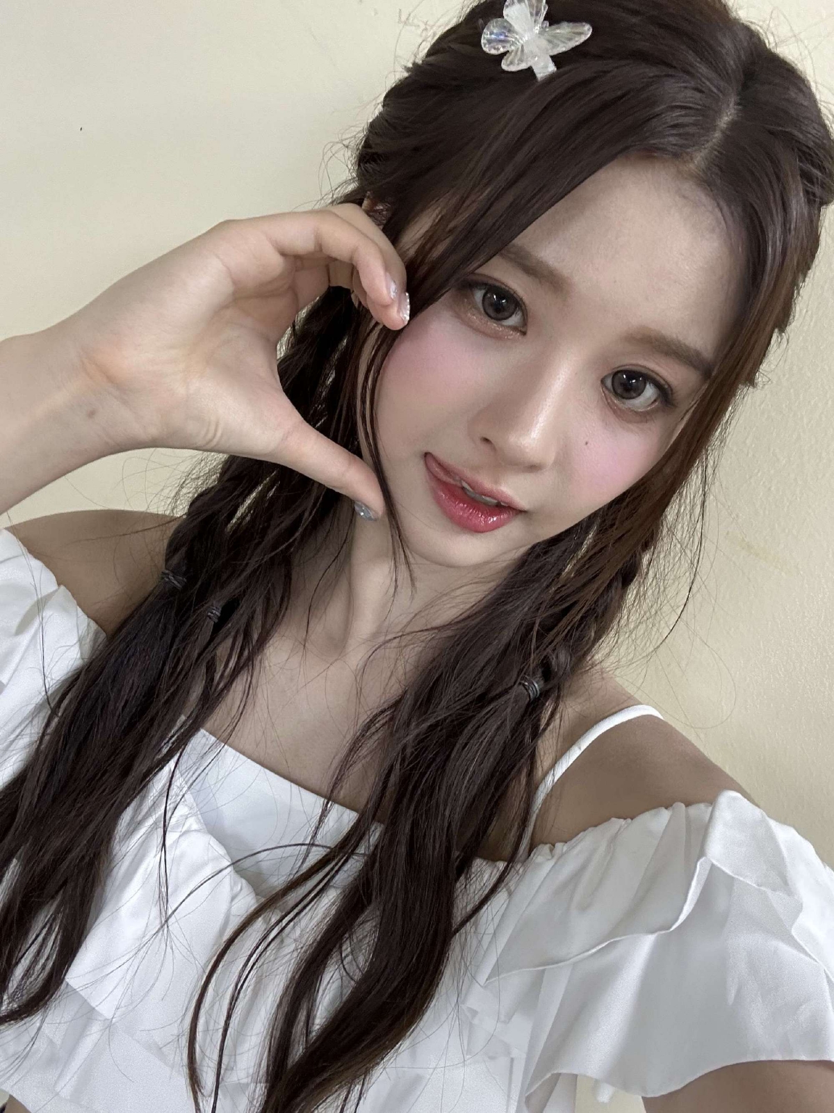 我们订了娃娃亲美女自拍