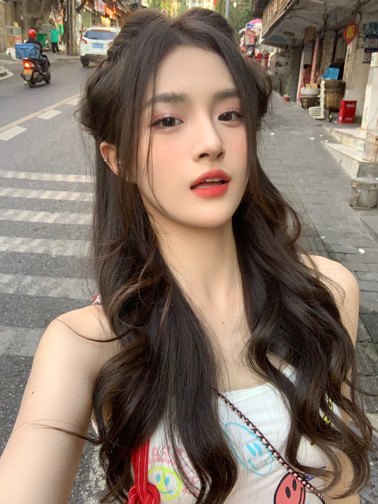 一些甜妹自拍姿势小分享小红书_美女头像