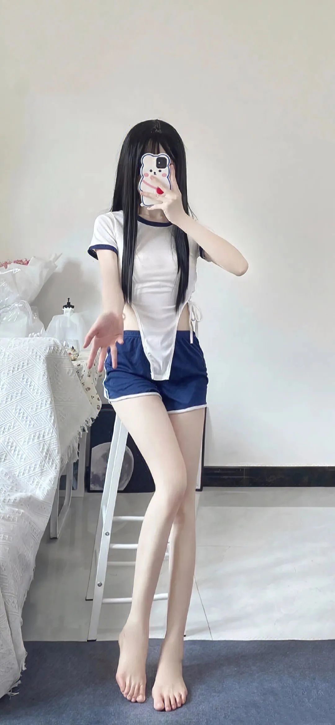 黑白人间美女照片手机挡脸头像