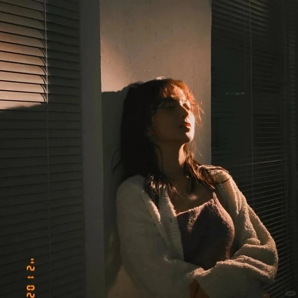 女模特头像_美女照片背影侧面唯美