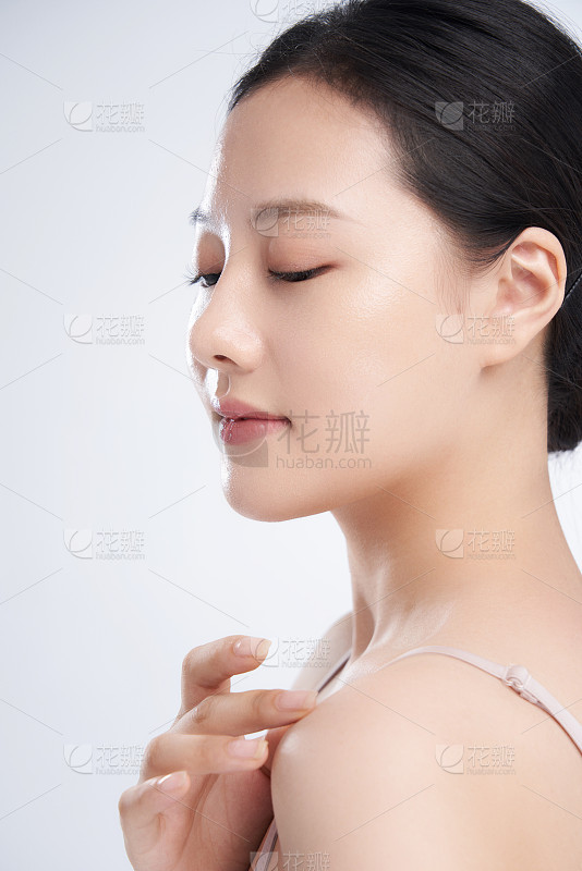 路人视角下的李一桐也非常美_美女头像真人背影