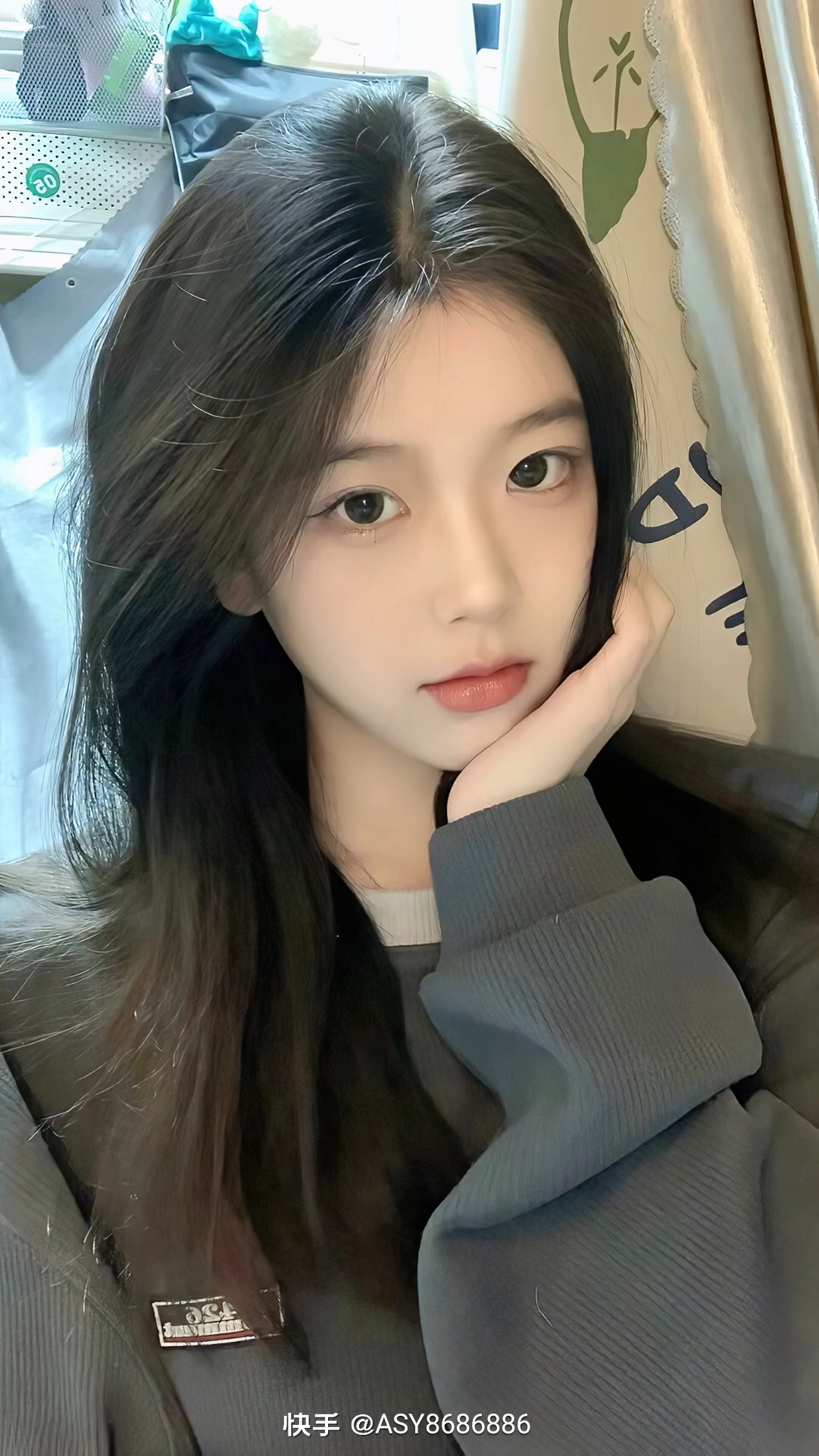 拍照的女孩_美女照片