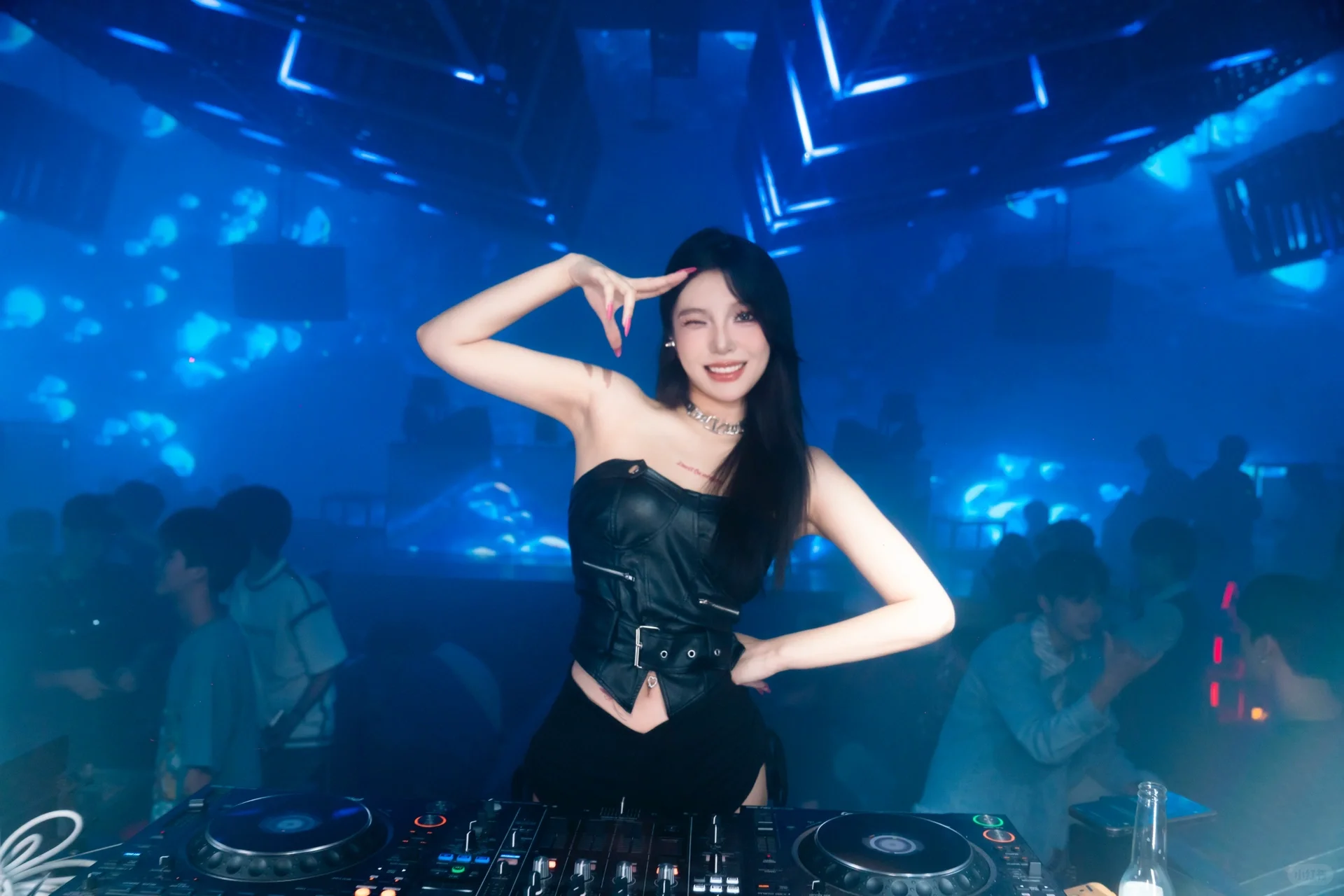 爵士舞图片小红书搜索_美女自拍