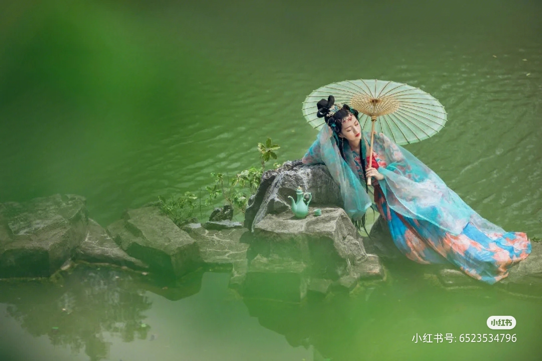 多人直击热议美女时尚街拍