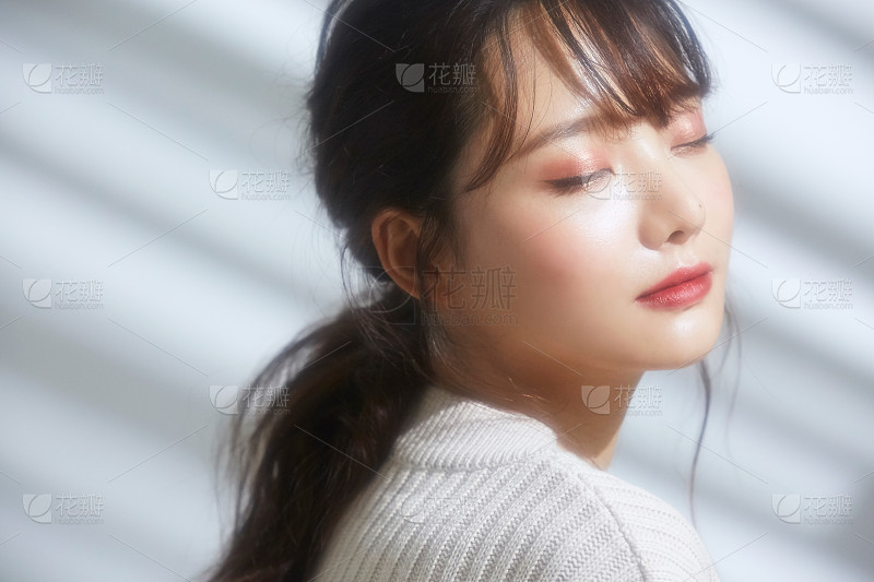 美女壁纸更新了今日头条_美女自拍背影微信头像