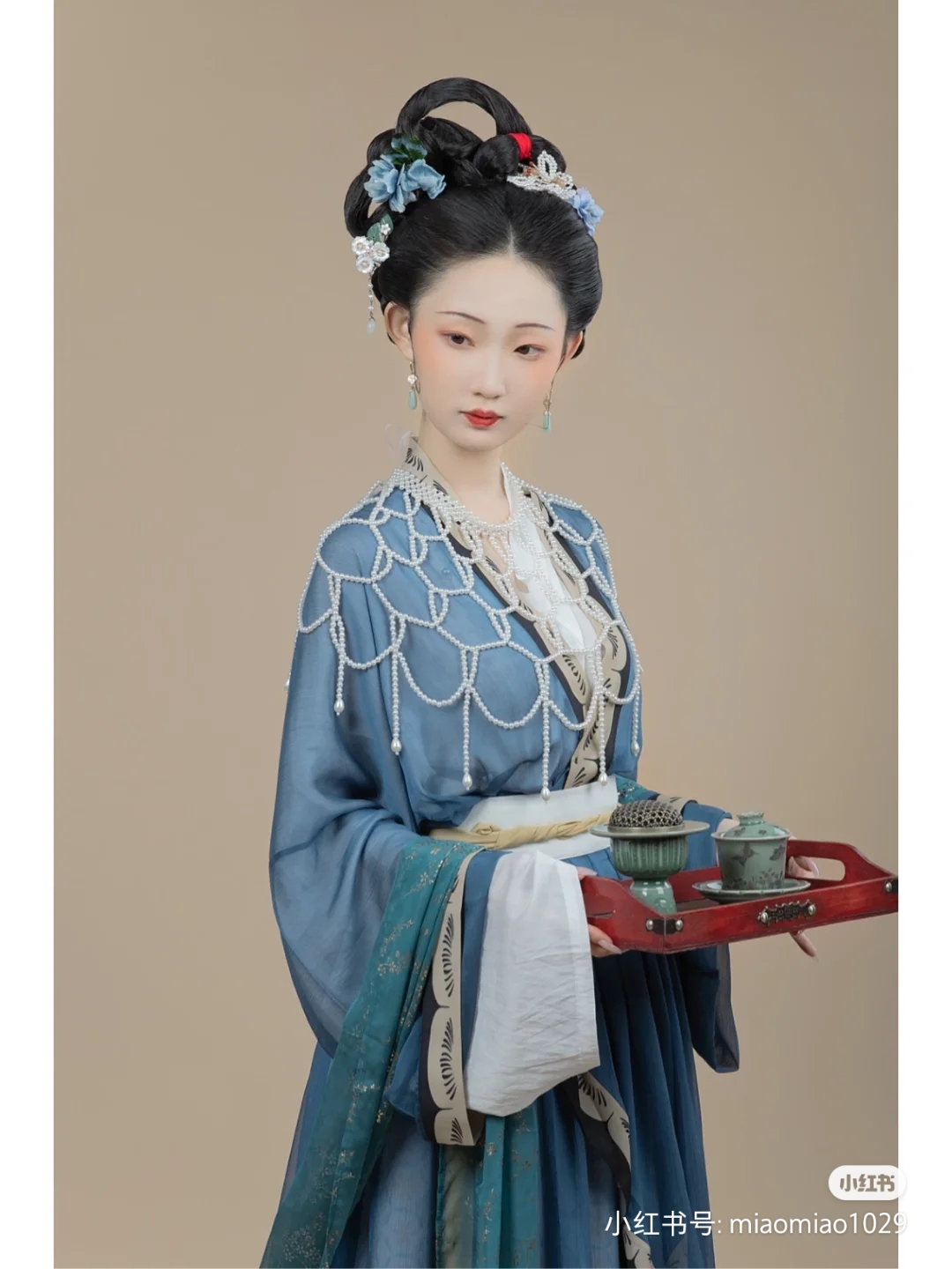 邻家女优_自己在户外用玩具 - 美女高清